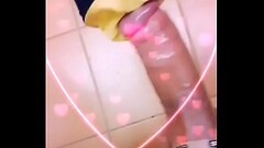 Il se branle avec sa belle queue et ejacule Thumb