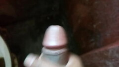 musterbet hanjob alone bathroom Thumb