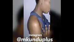 aisha na mwenzie Thumb
