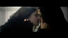 Besos y escena de sexo en Disobedience Thumb