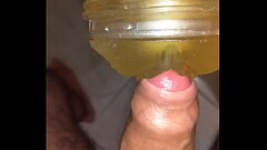 Peludo masturbando com buceta de b. transparente Thumb