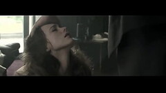 Stacy Martin - La Dame Dans L Auto Avec Des Lunettes Et Un Fusil Thumb